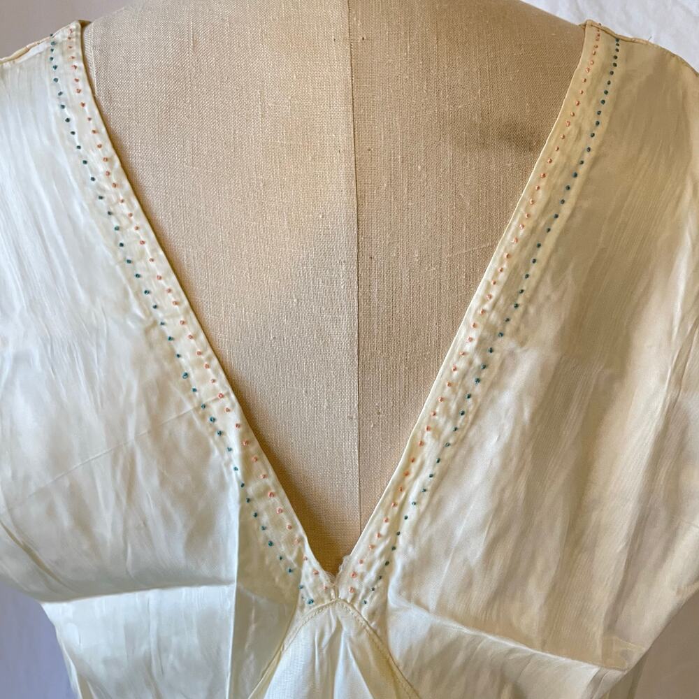 Vtg 1940s Ivory Rayon Taffeta Nightgown Hostess Gown Diamond Midriff Ruffle 40s - Picture 8 of 16